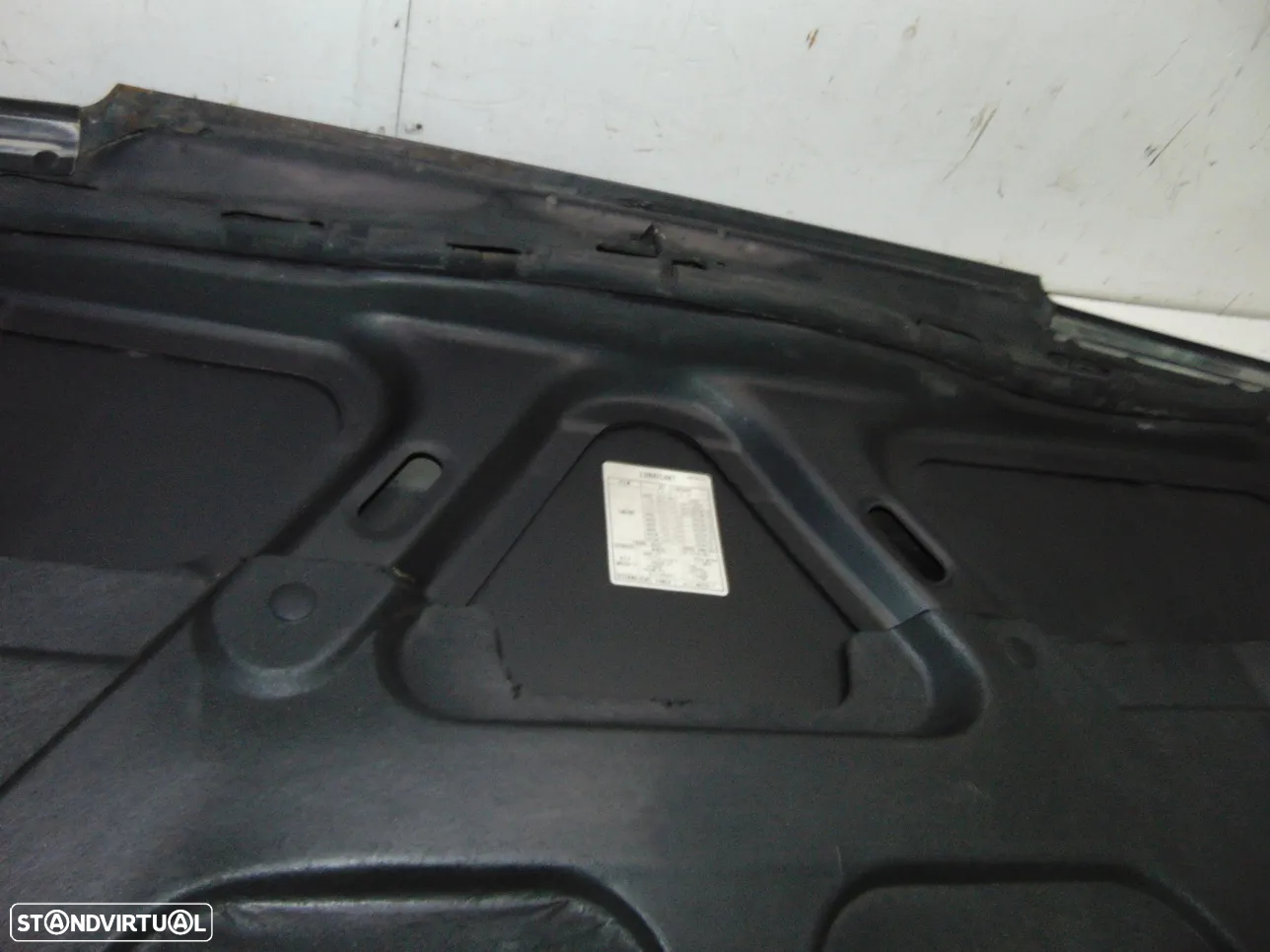 Mazda 323F capot - 7