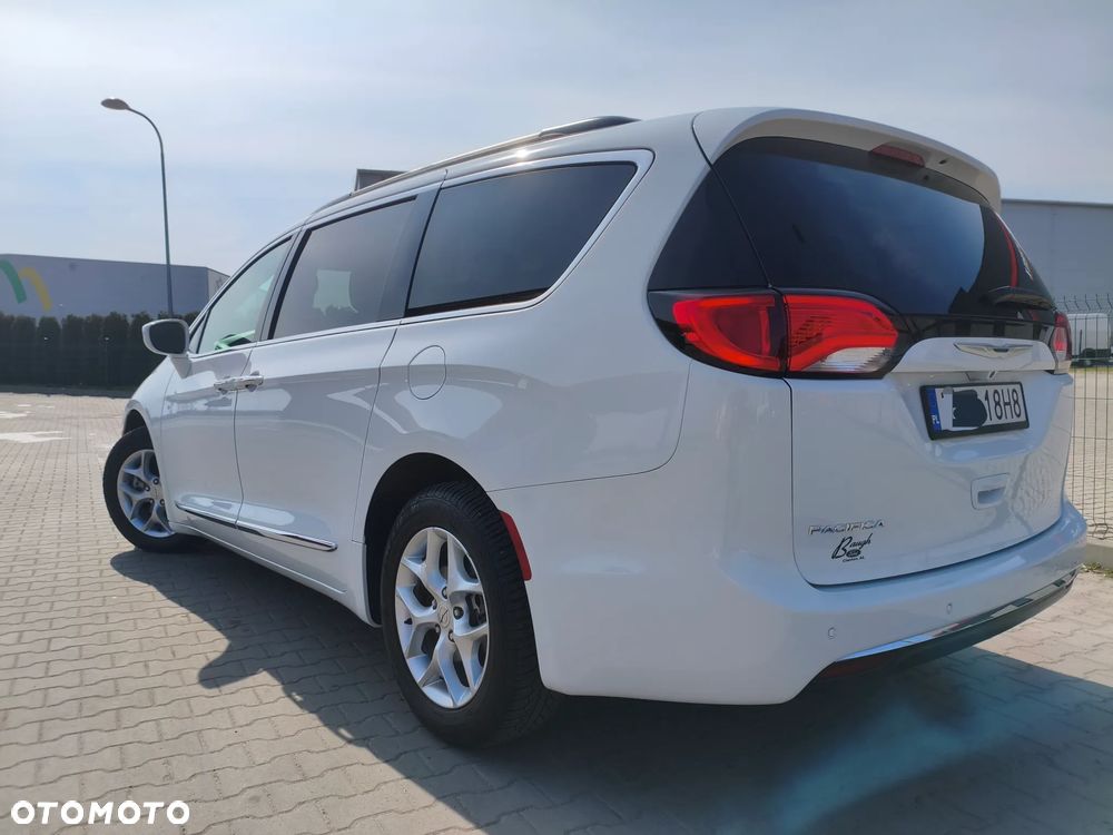 Chrysler Pacifica - 6
