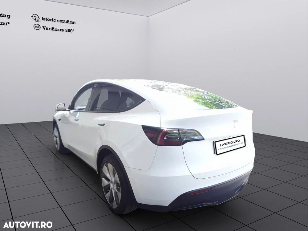 Tesla Model Y - 4
