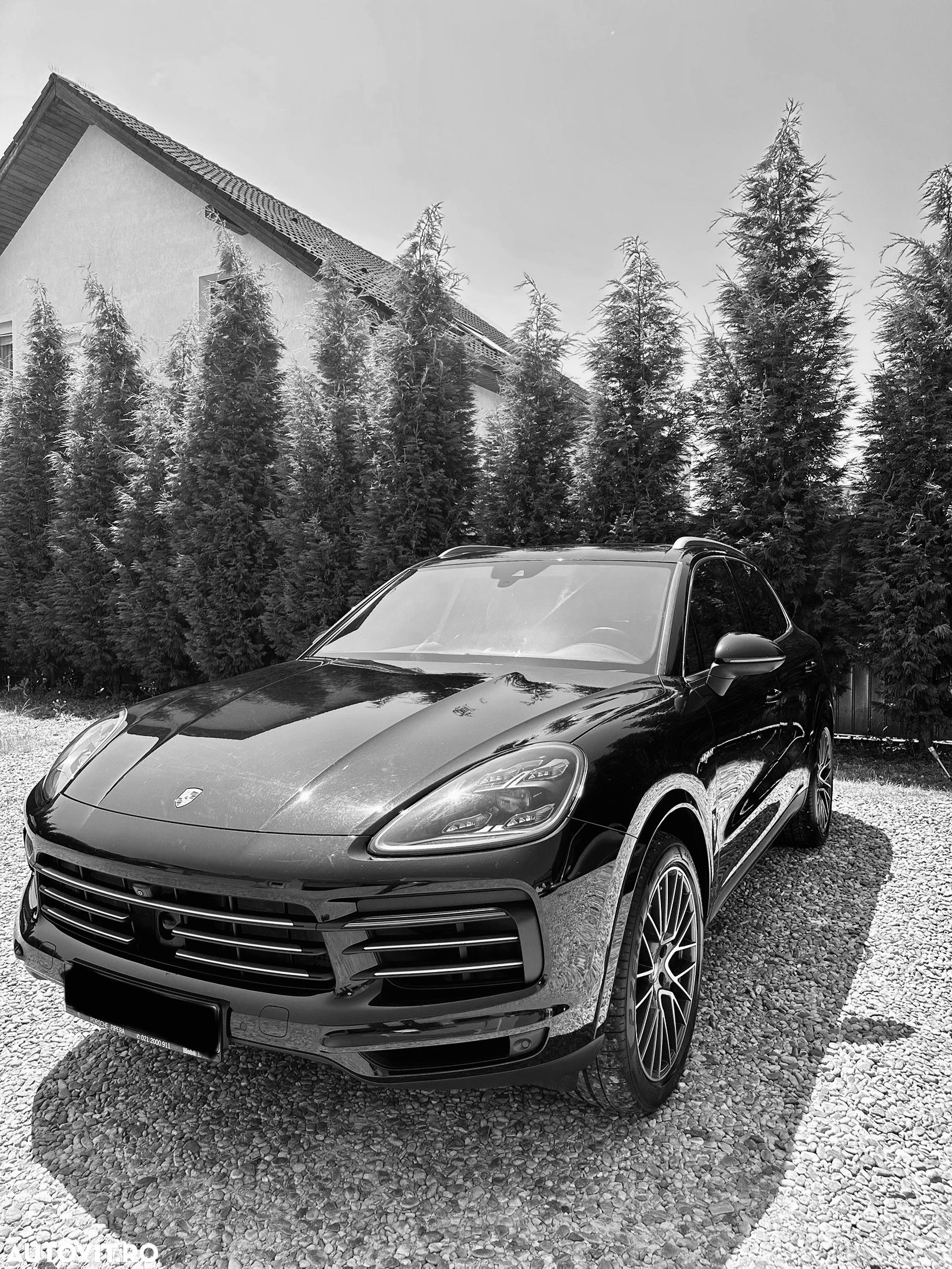 Porsche Cayenne - 1