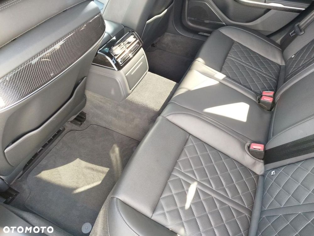 Audi S8 - 27