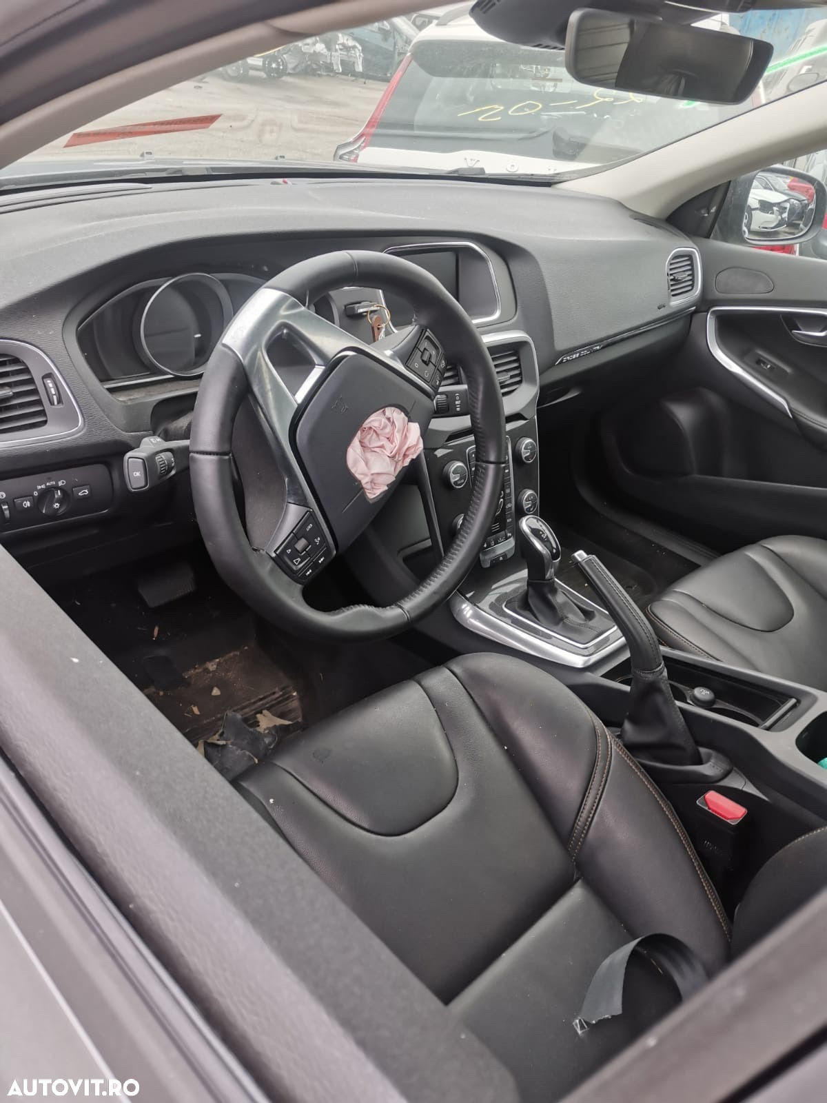 Dezmembram Volvo v40 2019 Cross Country 2.0 Diesel 46.000 km - 5
