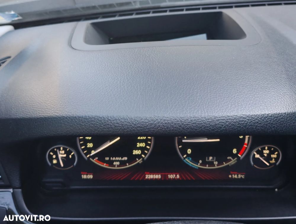 BMW Seria 5 520d Aut. - 24