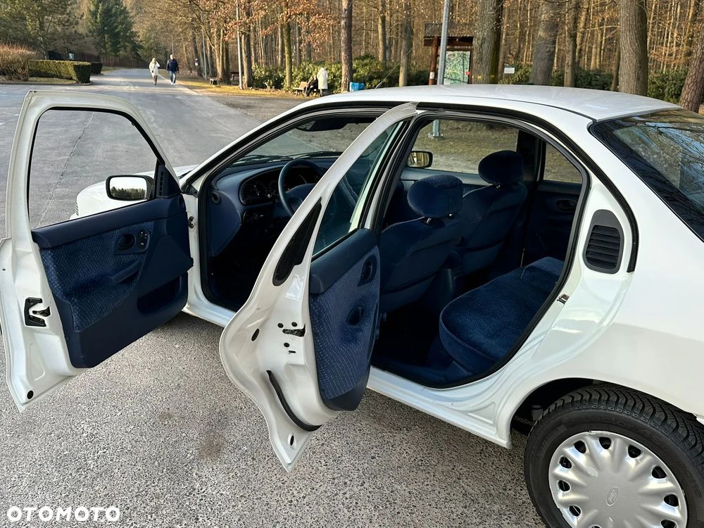 Ford Mondeo 1.6 CLX - 7