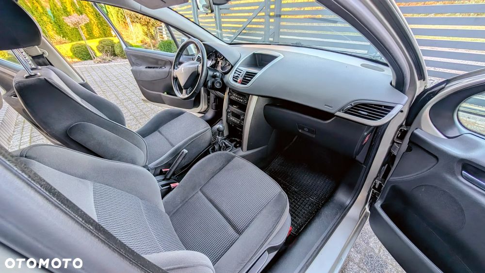 Peugeot 207 - 12