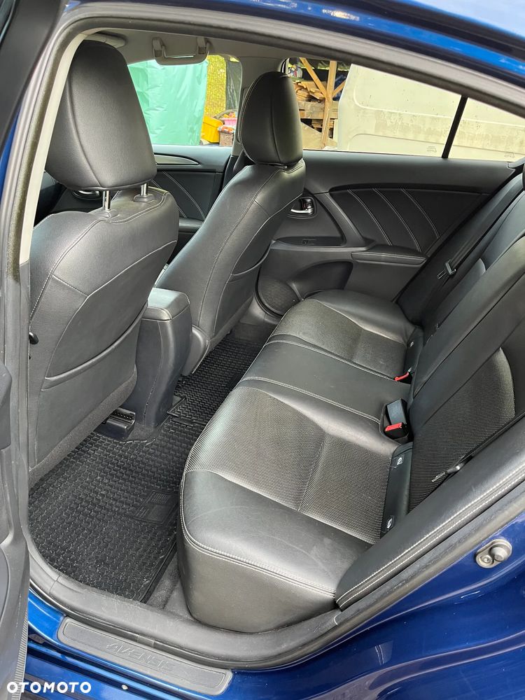Toyota Avensis 1.8 Premium - 16