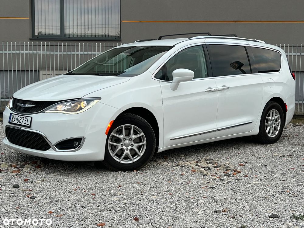 Chrysler Pacifica - 1