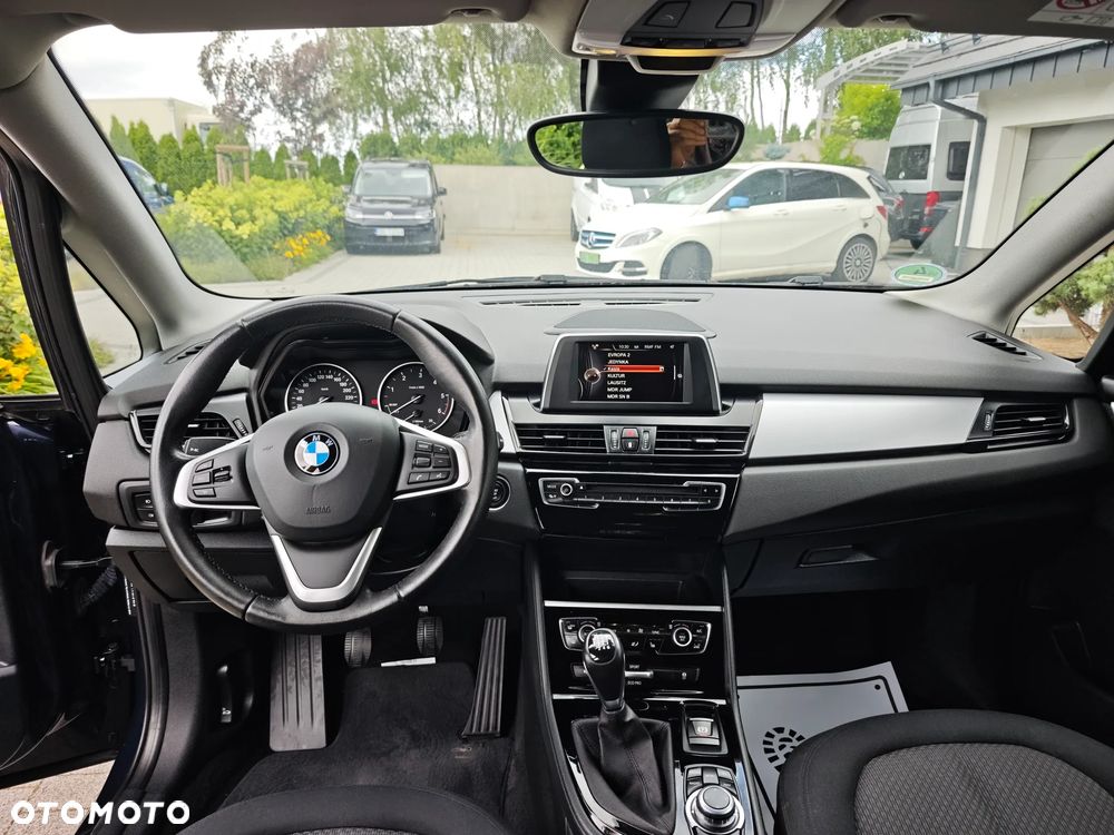 BMW Seria 2 218d - 10