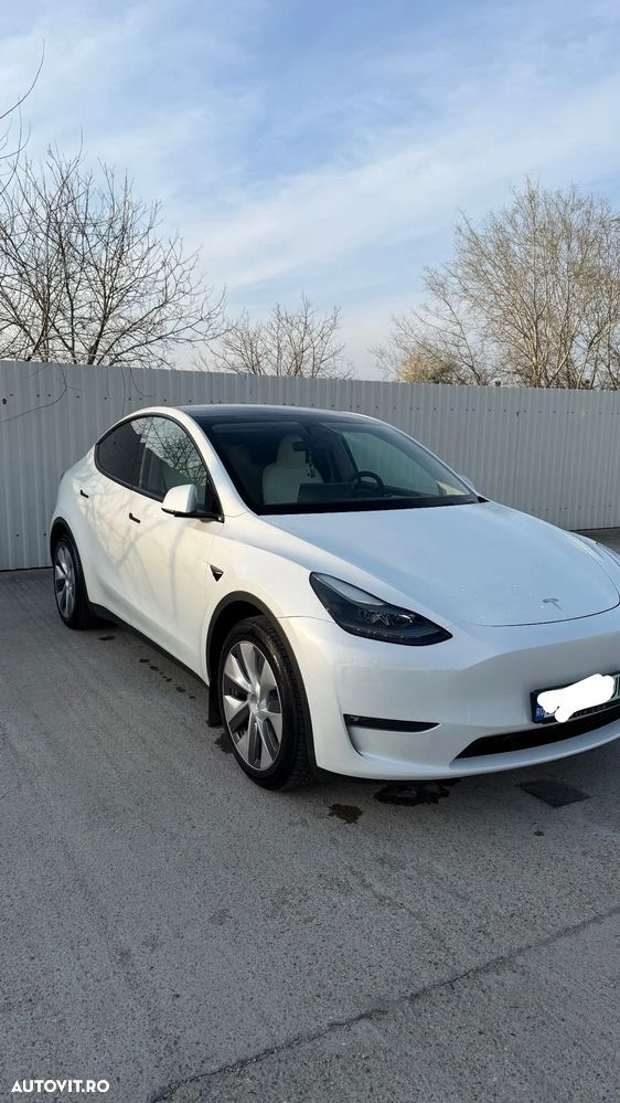 Tesla Model Y AWD Performance - 4