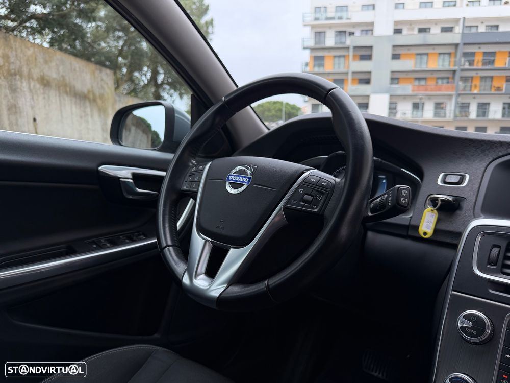 Volvo V60 2.4 D6 R-Design Mom.AWD Phev - 34