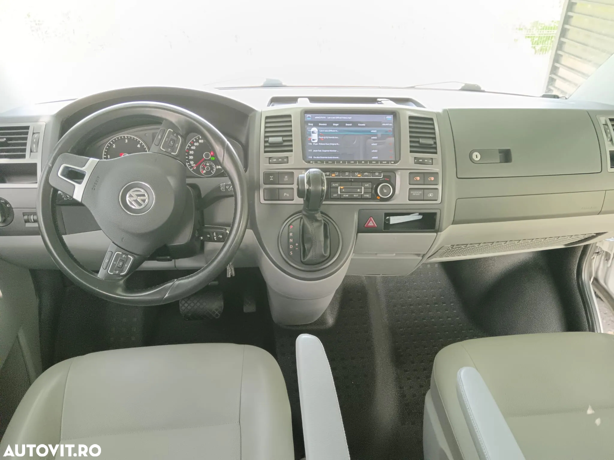 Volkswagen Caravelle - 13