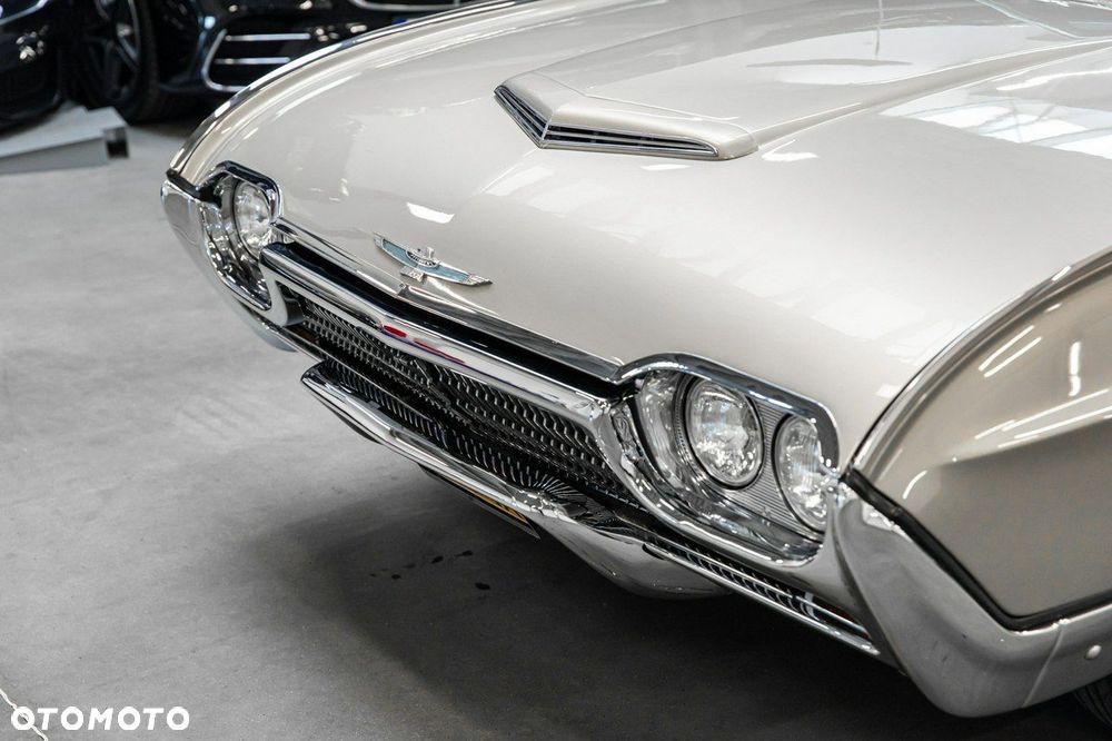 Ford Thunderbird - 10