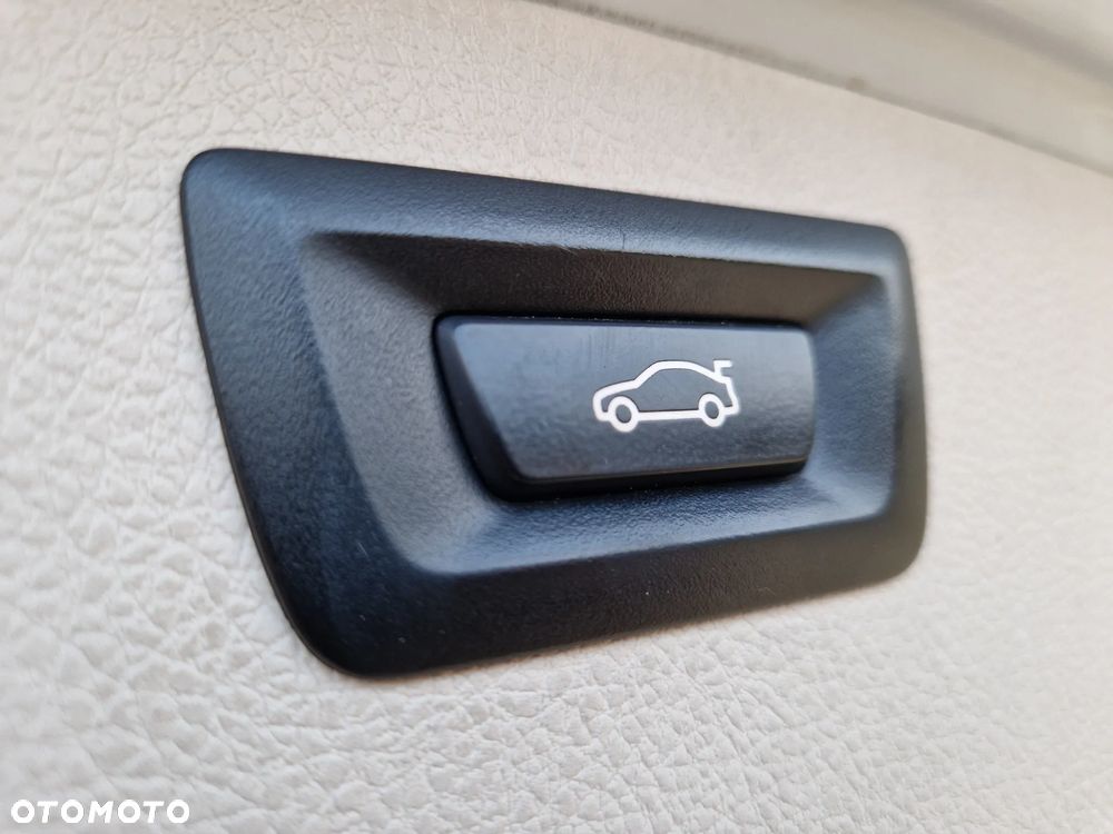 BMW Seria 3 320d xDrive - 23