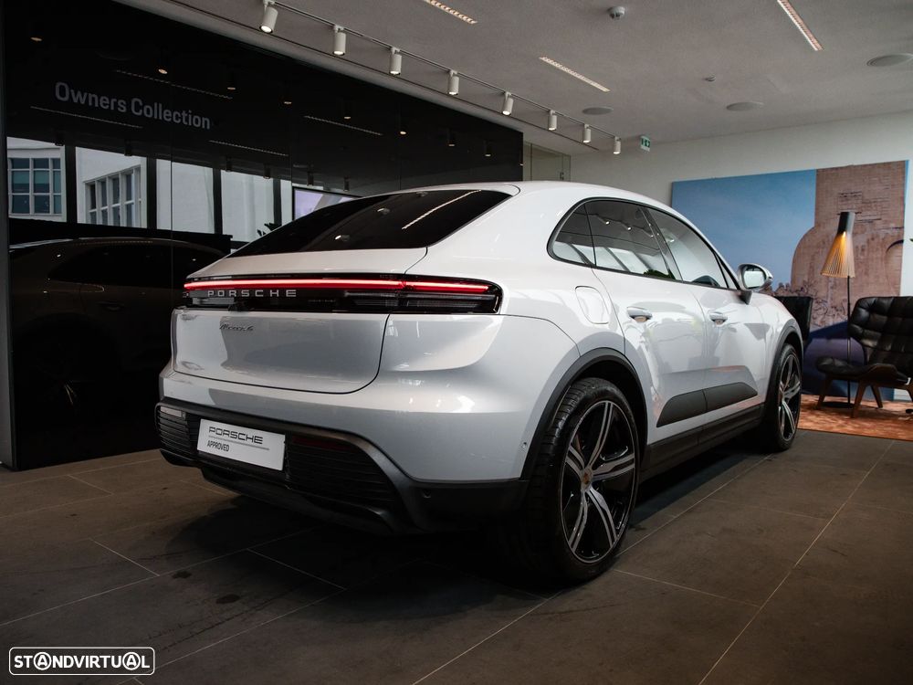 Porsche Macan Electric 4 - 12