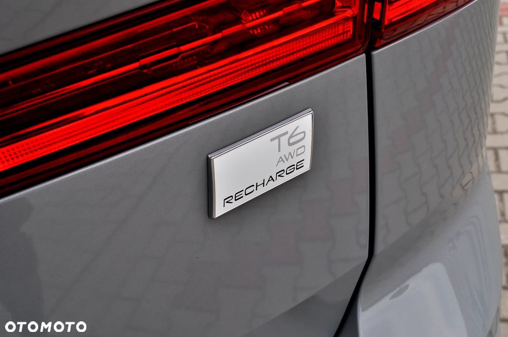 Volvo XC 60 T6 Plug-In Hybrid AWD Core - 19