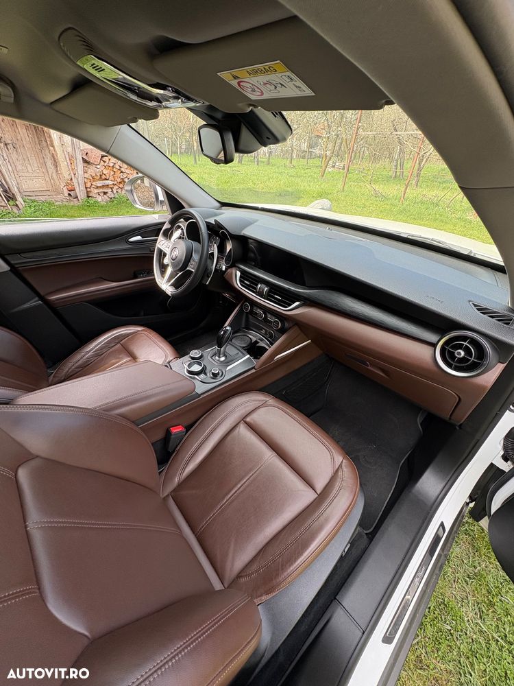 Alfa Romeo Stelvio 2.0 Turbo AWD AT8 Super - 14