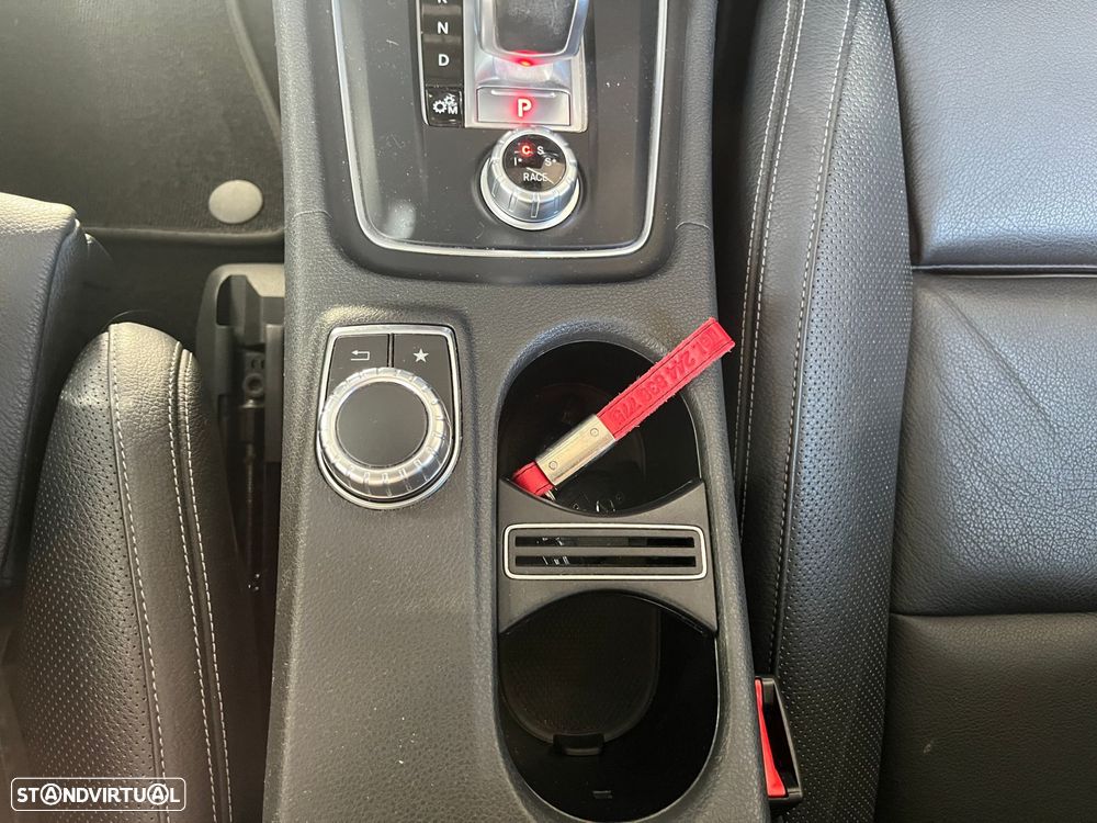 Mercedes-Benz CLA 45 AMG 4Matic 7G-DCT - 40