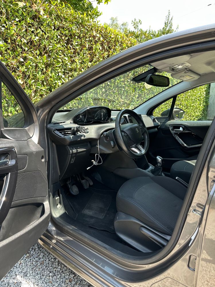 Peugeot 208 1.2 PureTech Signature - 9