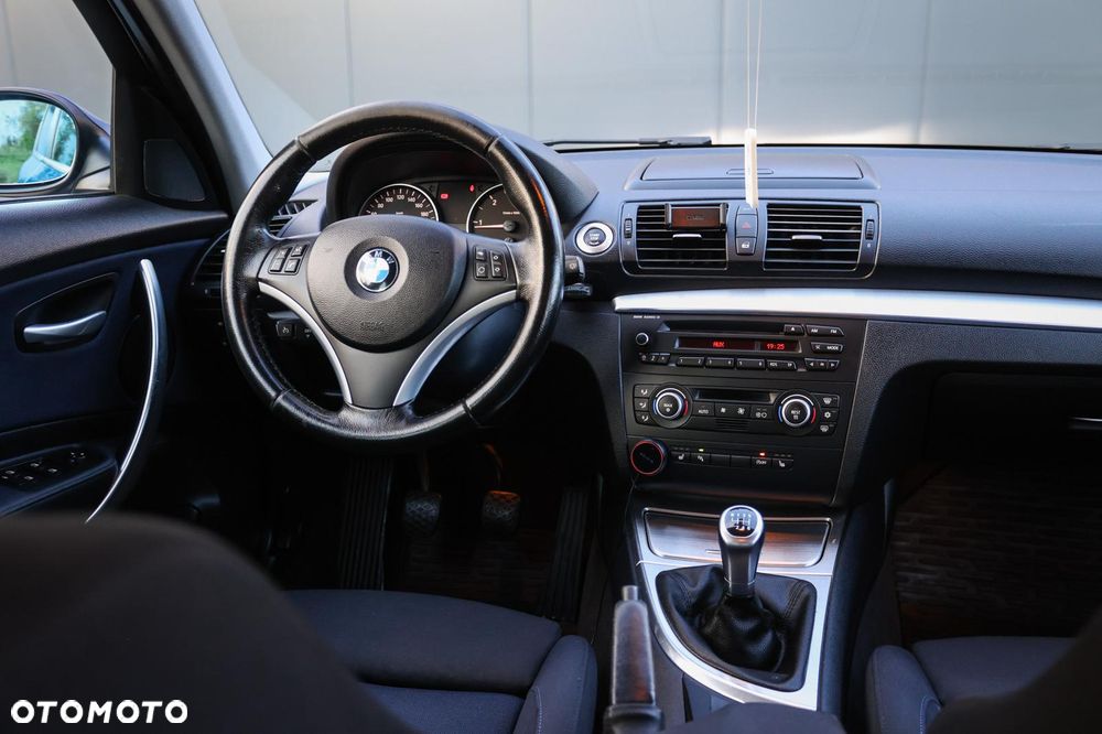 BMW Seria 1 118d - 29