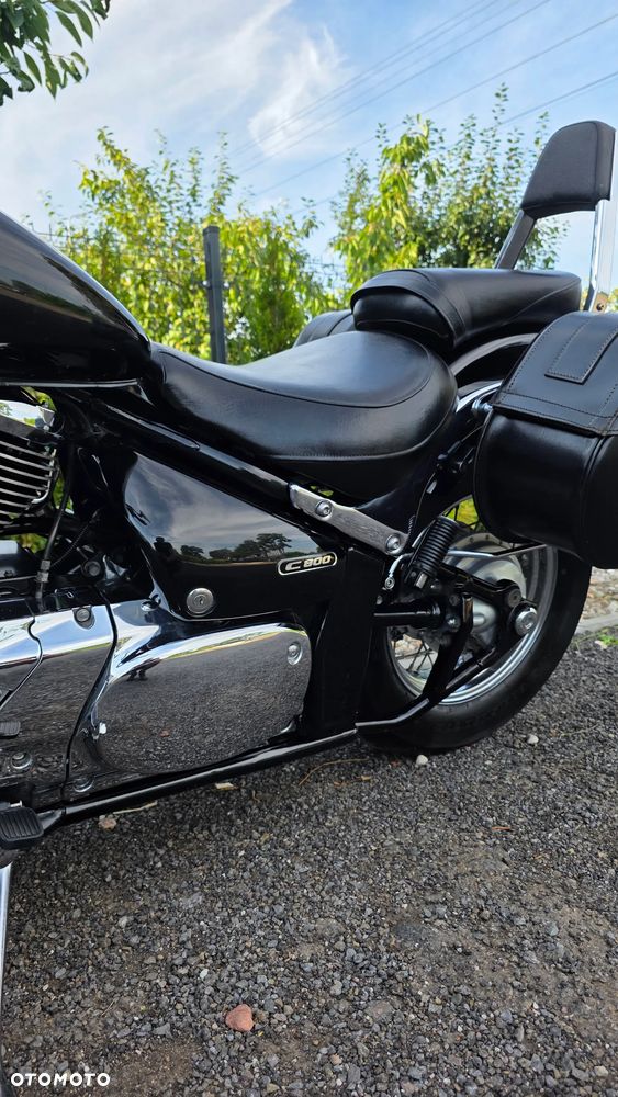 Suzuki Intruder - 9