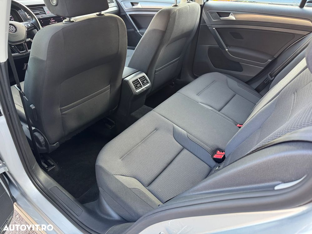 Volkswagen Golf 2.0 TDI SCR DSG Comfortline - 29