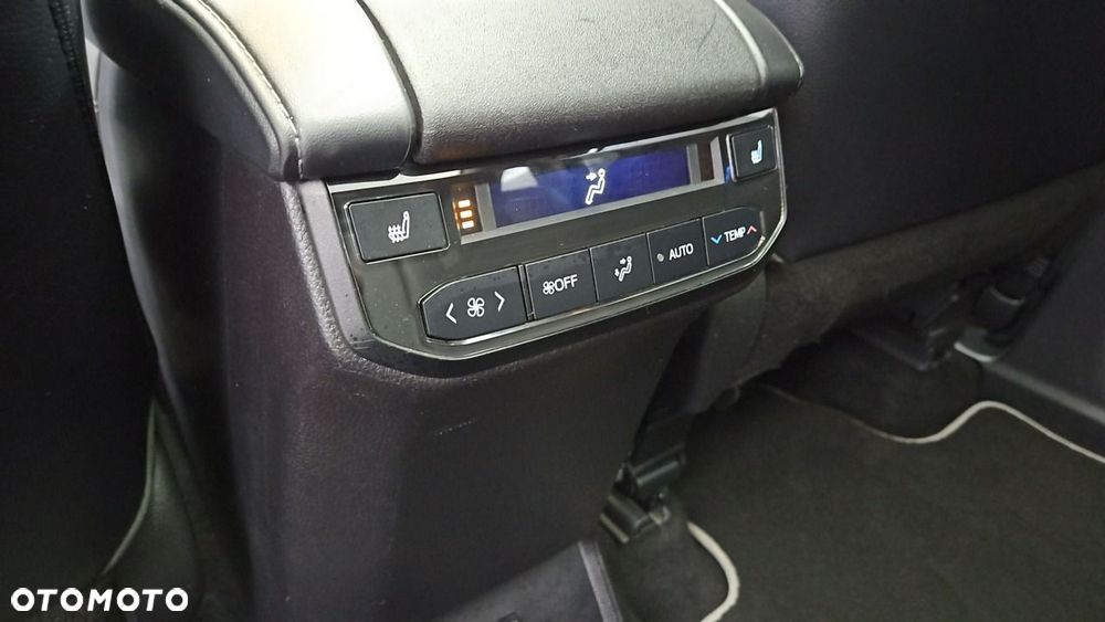Toyota Highlander 2.5 Hybrid Executive - 23