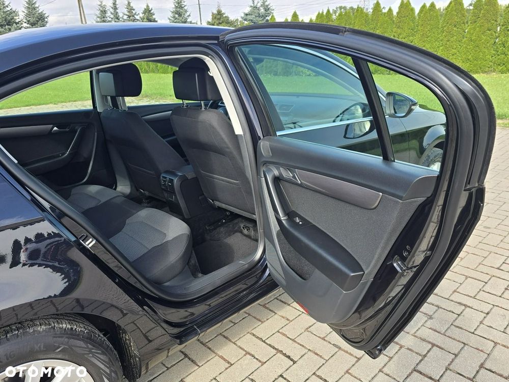 Volkswagen Passat - 24