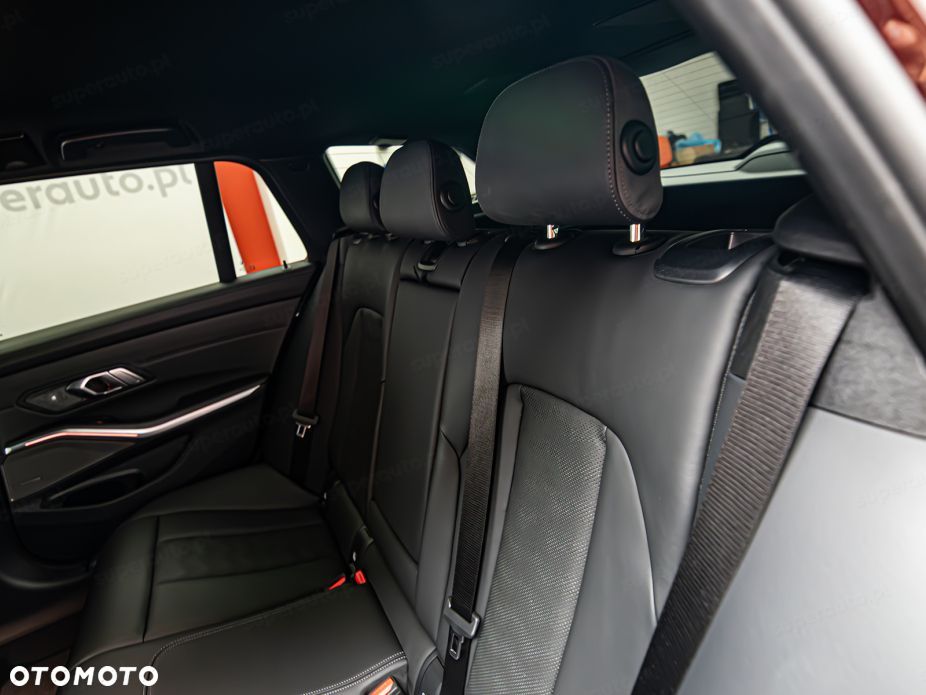BMW M3 Competition xDrive sport - 35