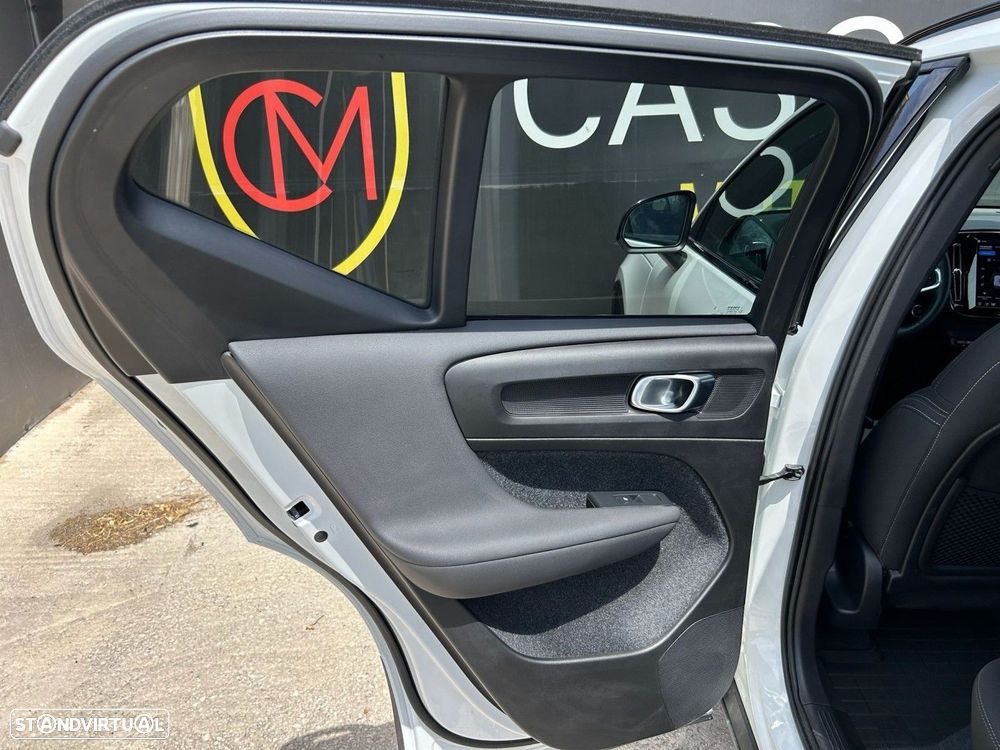 Volvo XC 40 2.0 B3 Plus Dark - 25