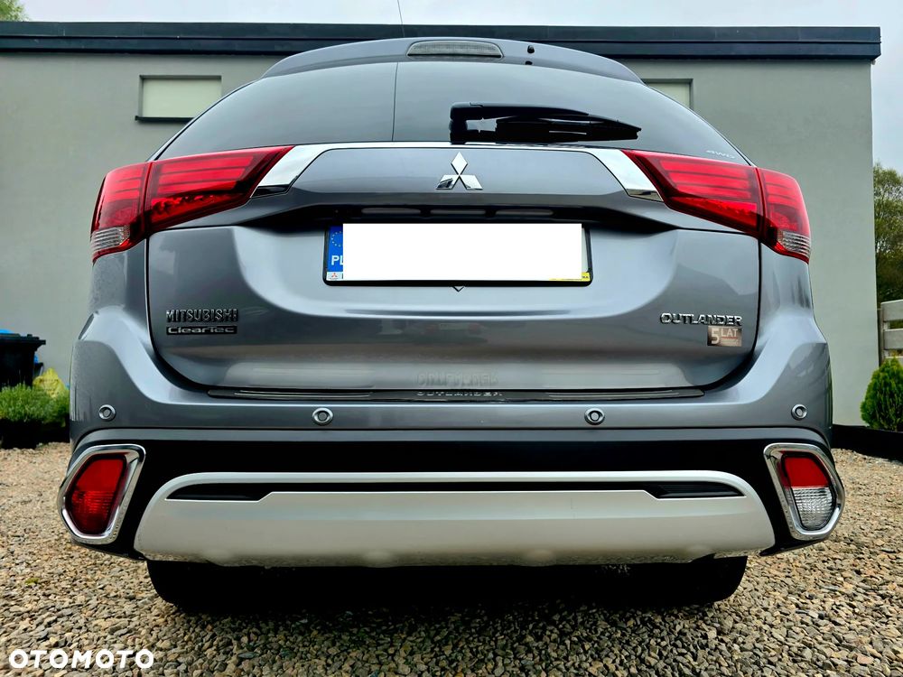 Mitsubishi Outlander 2.0 Instyle + 4WD CVT - 19