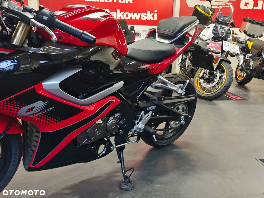 QJMOTOR SRK 125R - 2