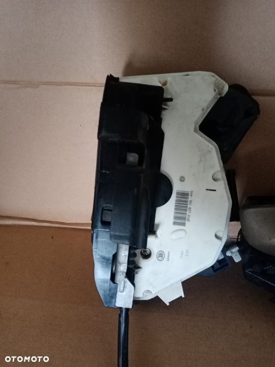 Zamek drzwi prawy przód przedni 7 PIN klamka VW Golf VII - 2