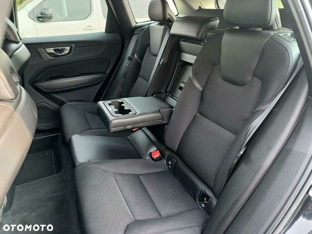Volvo XC 60 T4 Momentum Pro - 13