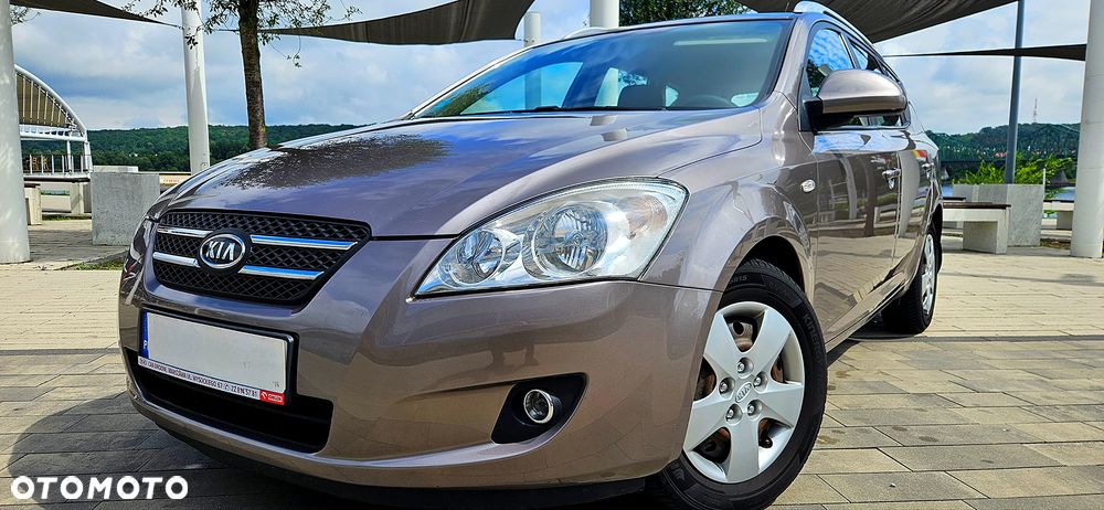Kia Ceed - 16