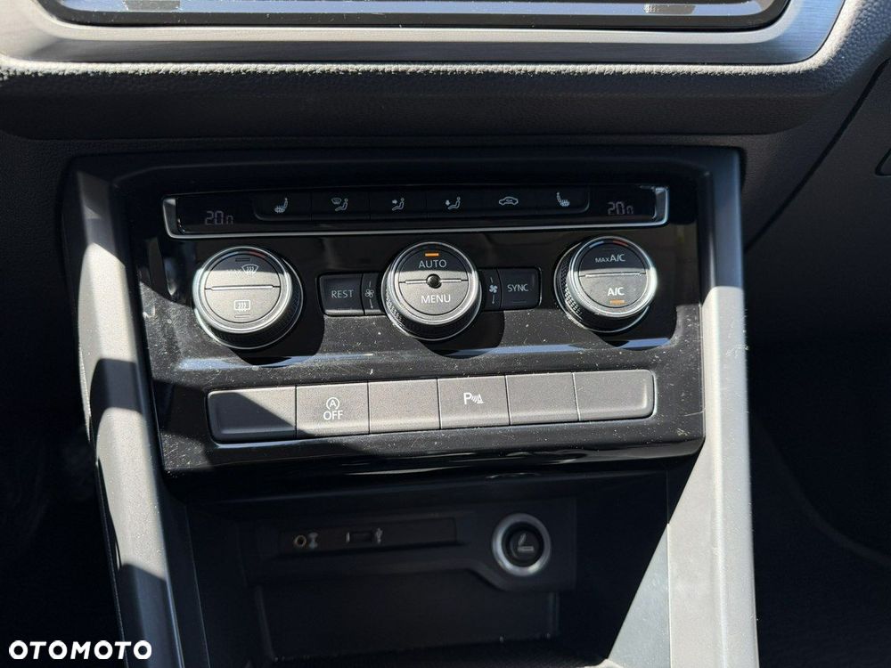 Volkswagen Touran - 23