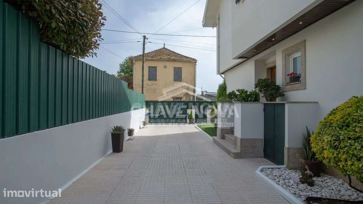 Moradia Geminada V4+1 c/ Jardim e Garagem Box em Gulpilhares - Grande imagem: 2/42