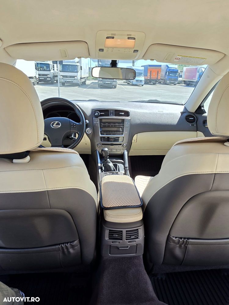Lexus Seria IS 220d Luxury - 10