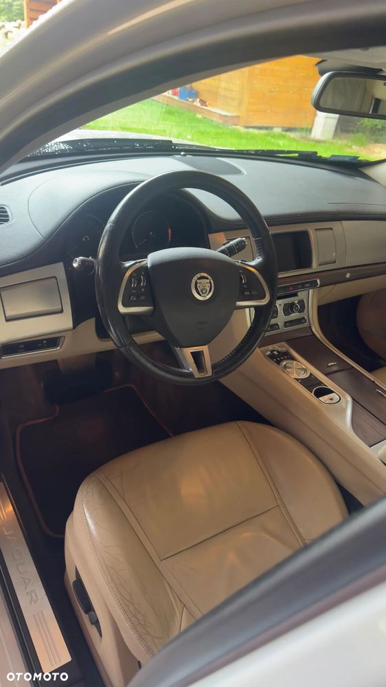 Jaguar XF 2.0 T Premium Luxury - 17