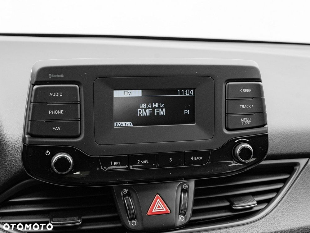 Hyundai i30 1.5 DPI Classic + - 21