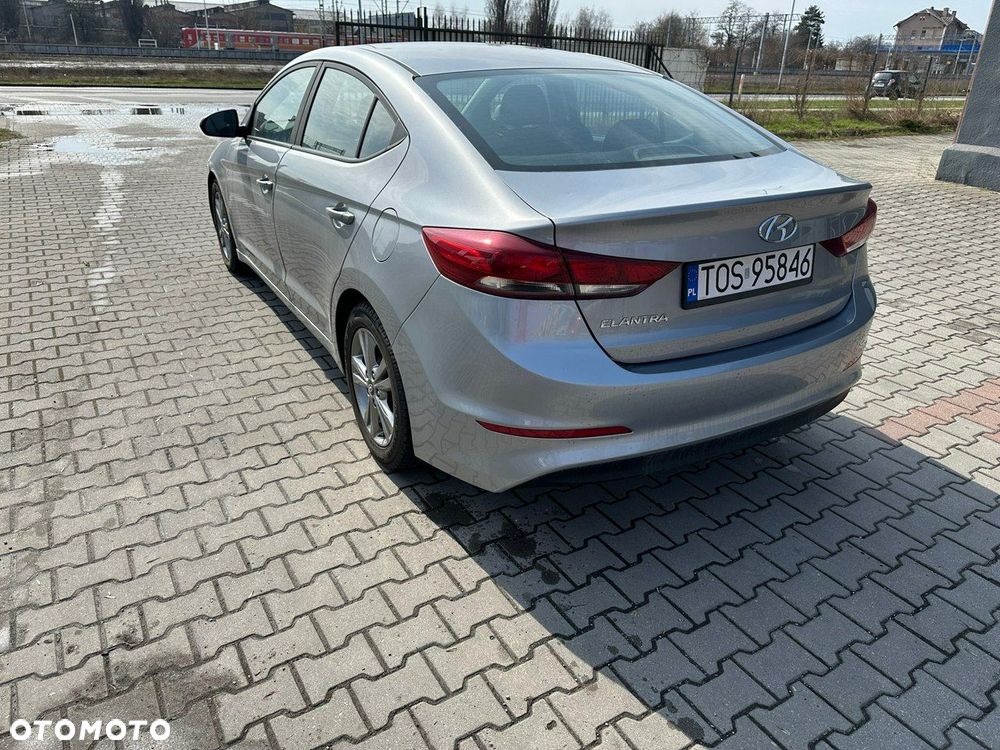 Hyundai Elantra - 2