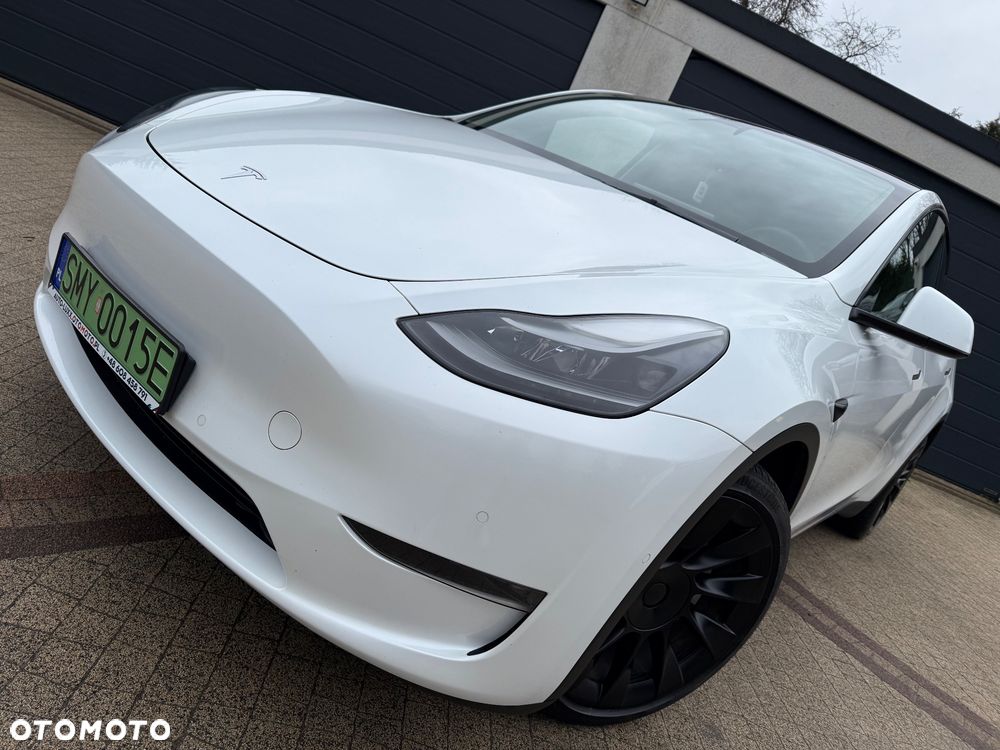Tesla Model Y Long Range AWD - 3