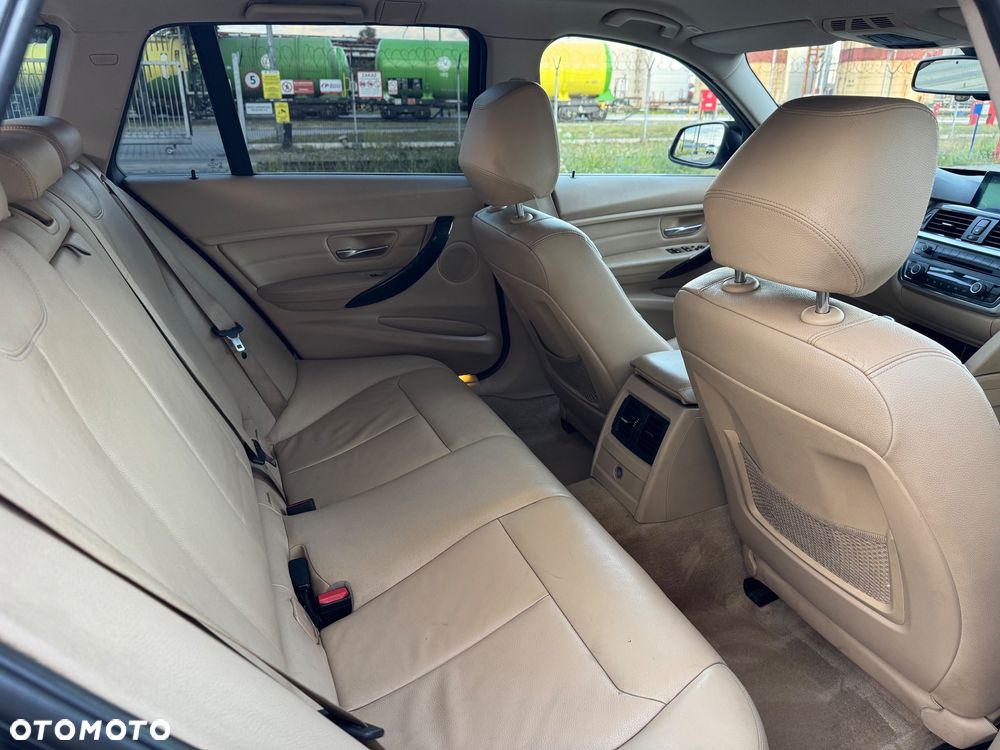 BMW Seria 3 320d Touring Sport-Aut Luxury Line - 16