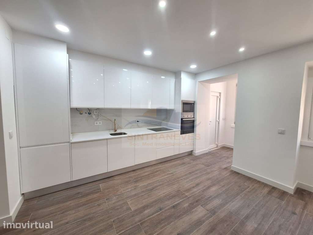 Apartamento T2 com logradouro, na Venda Nova, perto do Metro - Grande imagem: 3/8