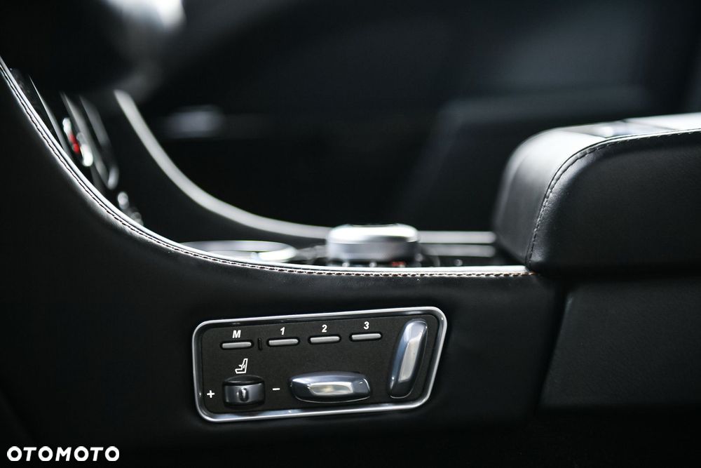 Aston Martin Rapide - 12