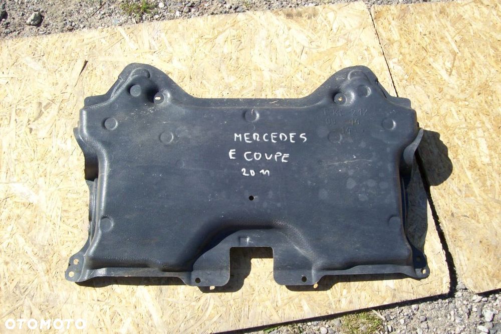 PODŁOGA SILNIKA MERCEDES E-CUPE W-212 ROK 09/14 - 1