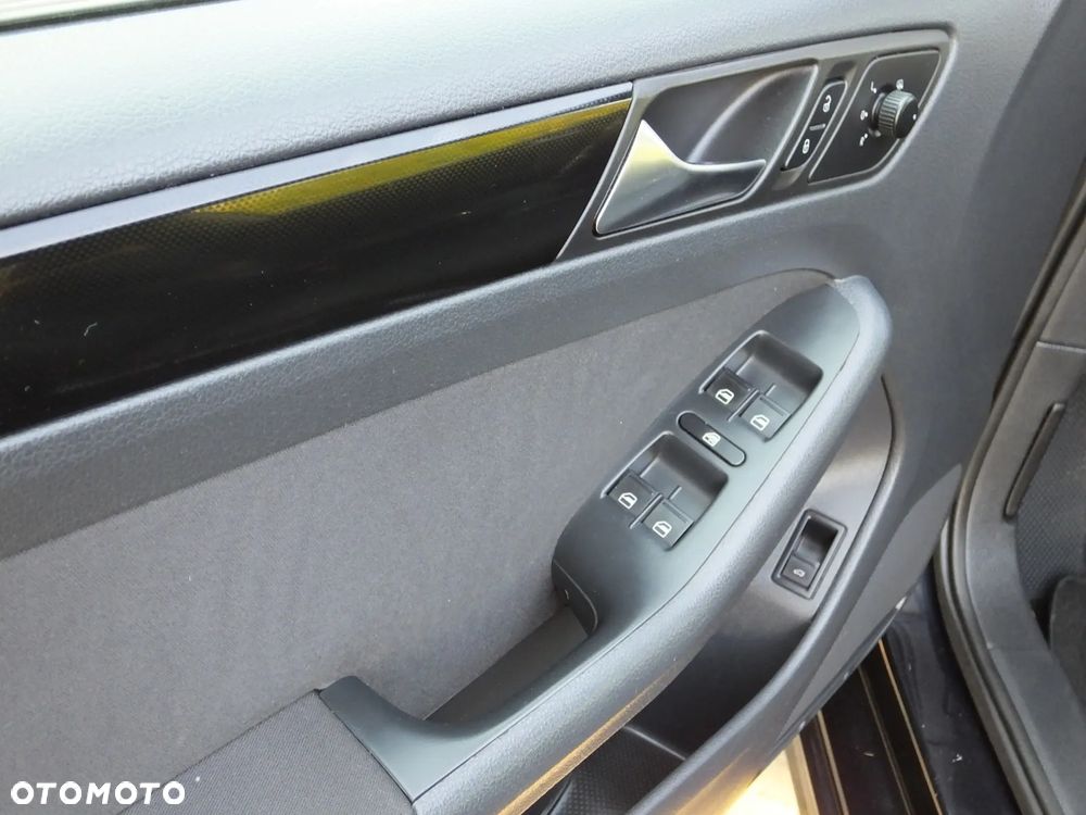 Volkswagen Jetta 1.6 TDI DPF Comfortline - 23