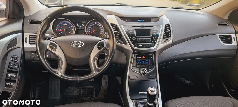 Hyundai Elantra 1.6 Comfort - 7