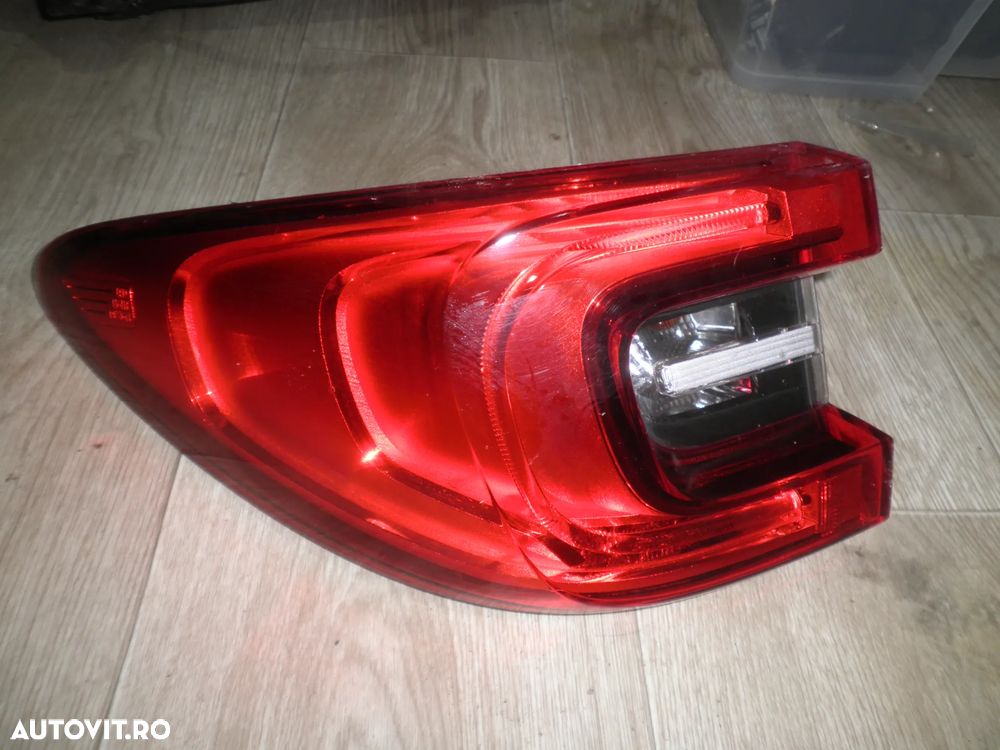 Stop stanga aripa Renault Kadjar 2017 265552478R
