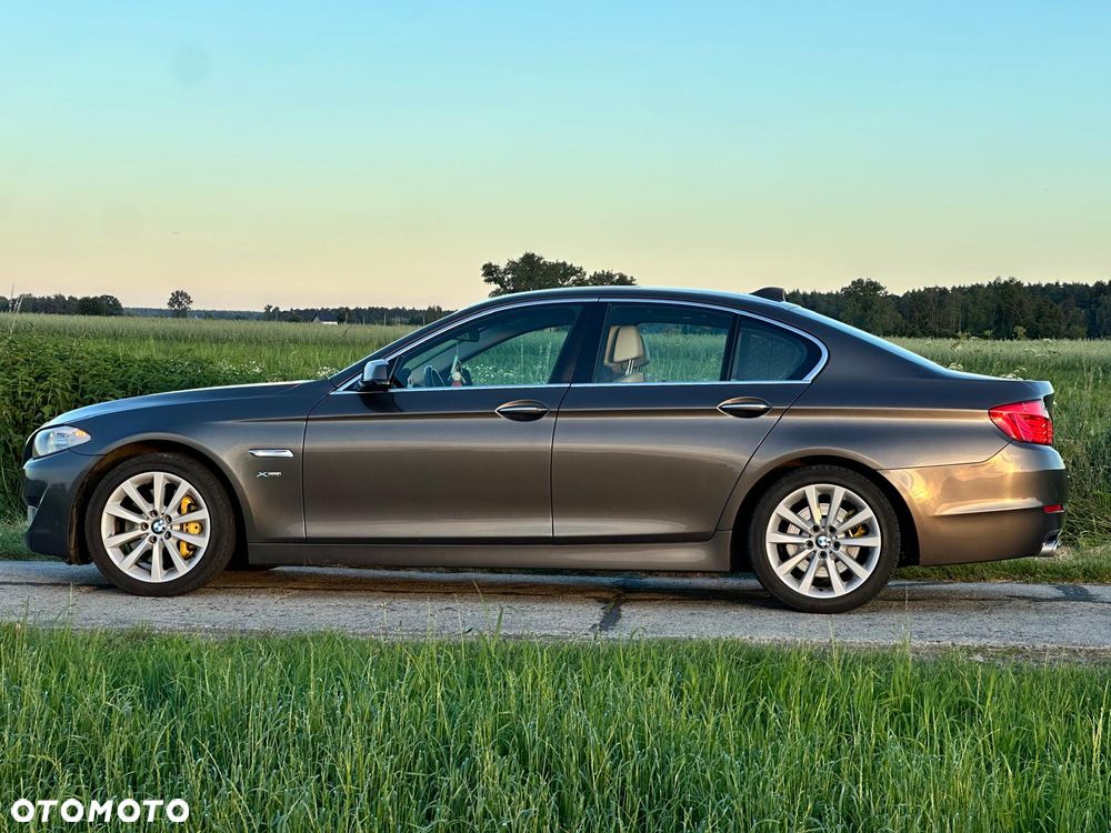 BMW Seria 5 525d xDrive - 6