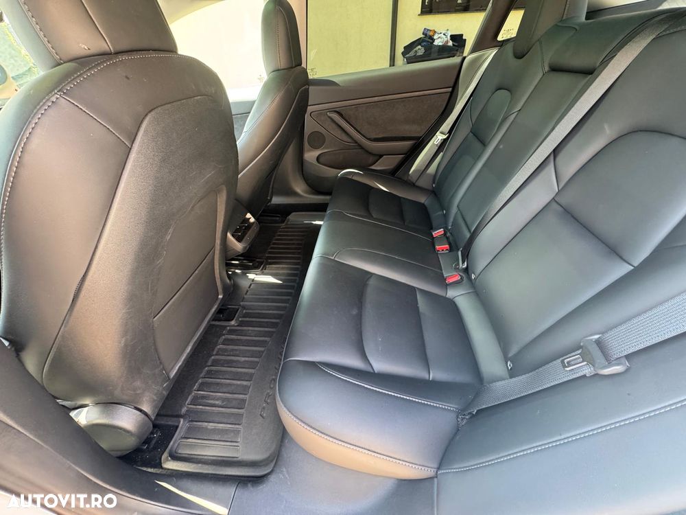 Tesla Model 3 - 7